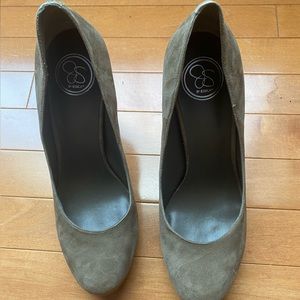 Jessica Simpson Olive Pumps
